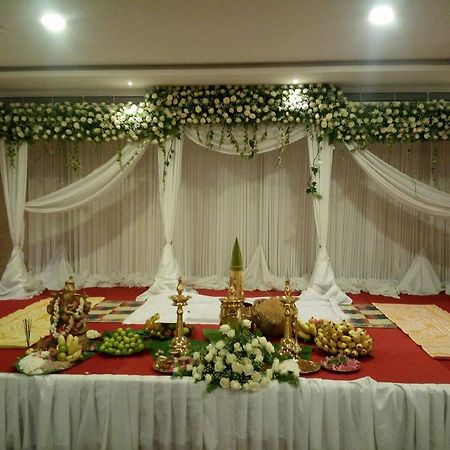 Thrissur The Garuda Hotel מראה חיצוני תמונה