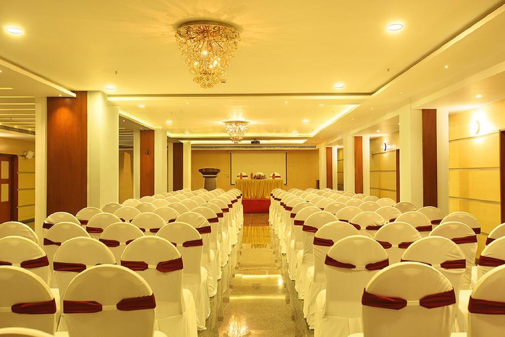 Thrissur The Garuda Hotel מראה חיצוני תמונה
