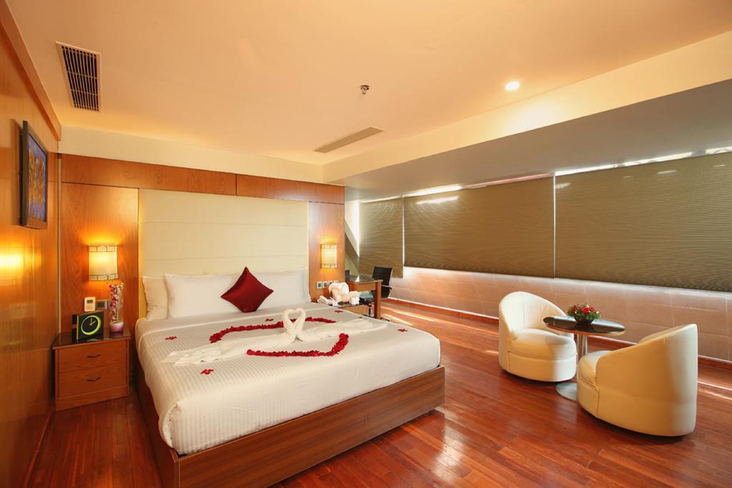 Thrissur The Garuda Hotel מראה חיצוני תמונה