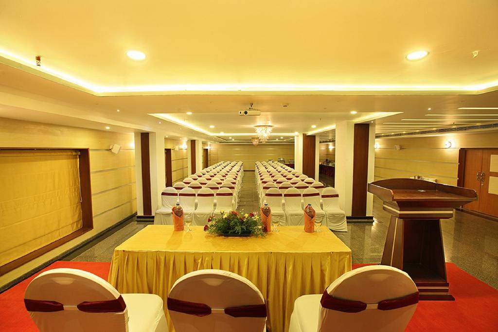 Thrissur The Garuda Hotel מראה חיצוני תמונה