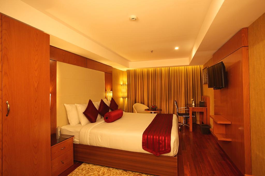 Thrissur The Garuda Hotel מראה חיצוני תמונה