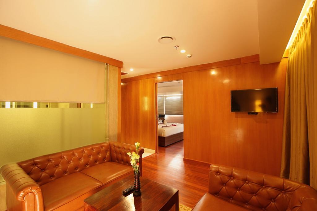 Thrissur The Garuda Hotel מראה חיצוני תמונה